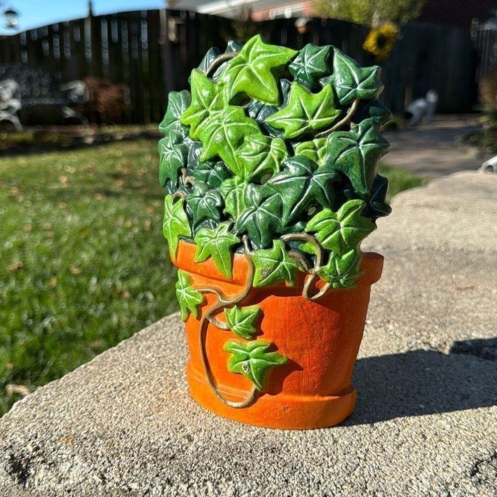 HAND PAINTED~CAST IRON~IVY PLANT~TERRA COTTA PLANTER~DOORSTOP~VERY NICE~G22